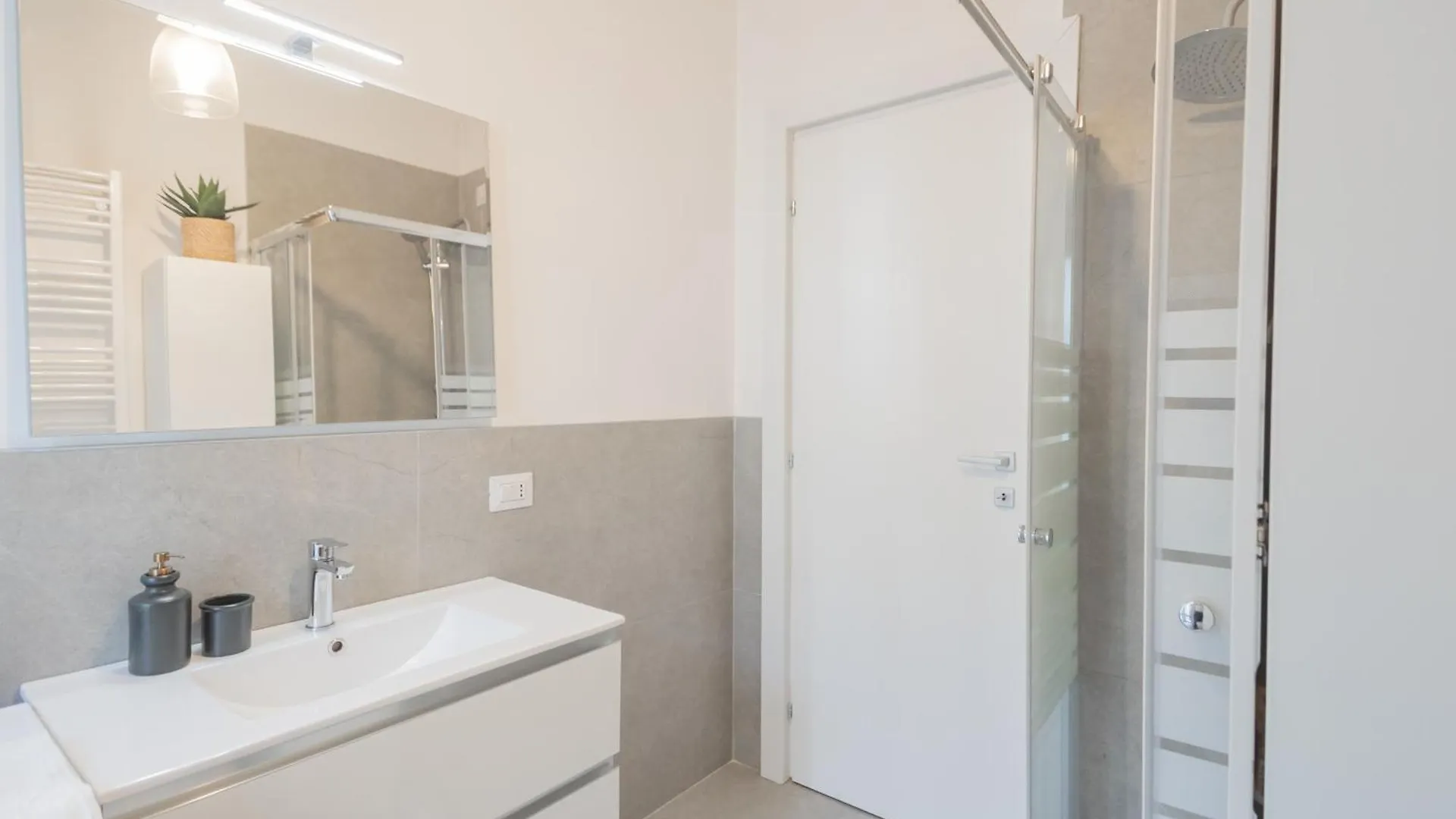 Luce Apartment By Rent All Como