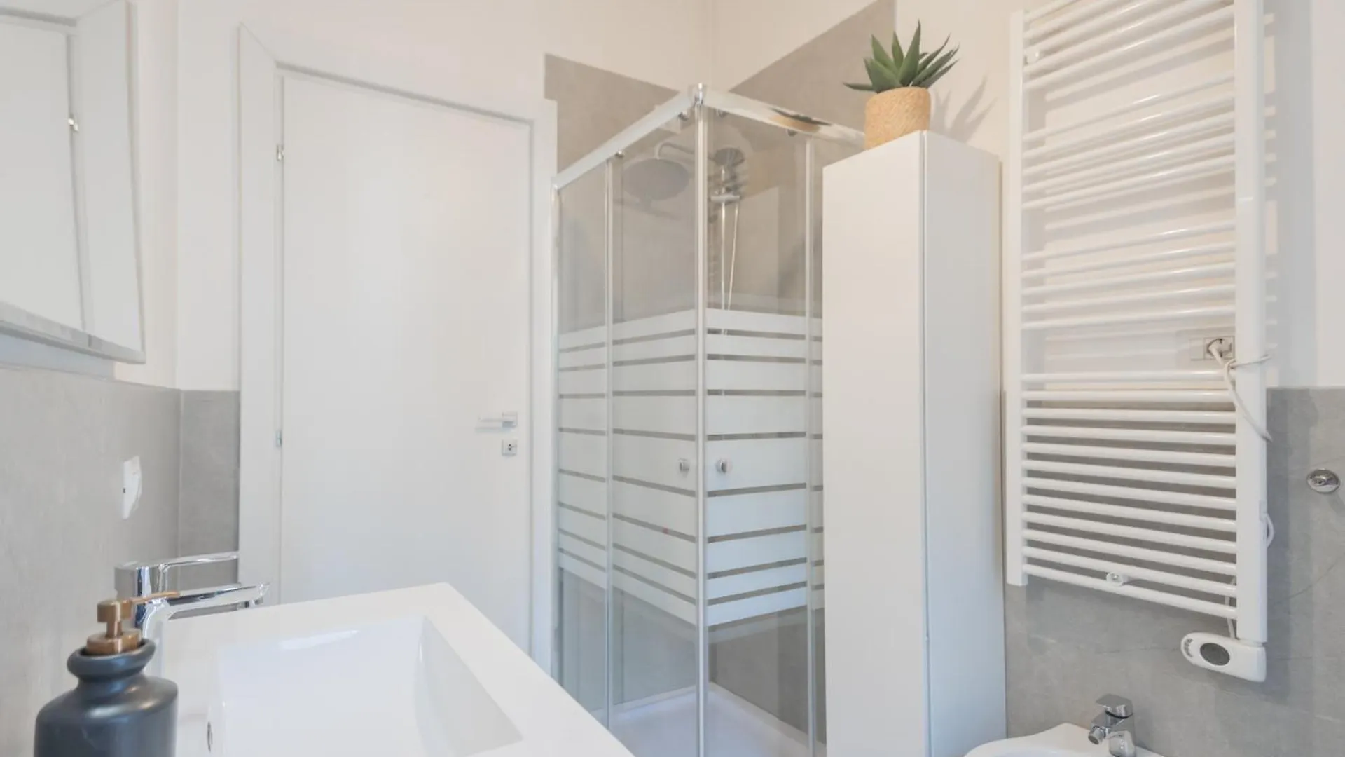Luce Apartment By Rent All Como