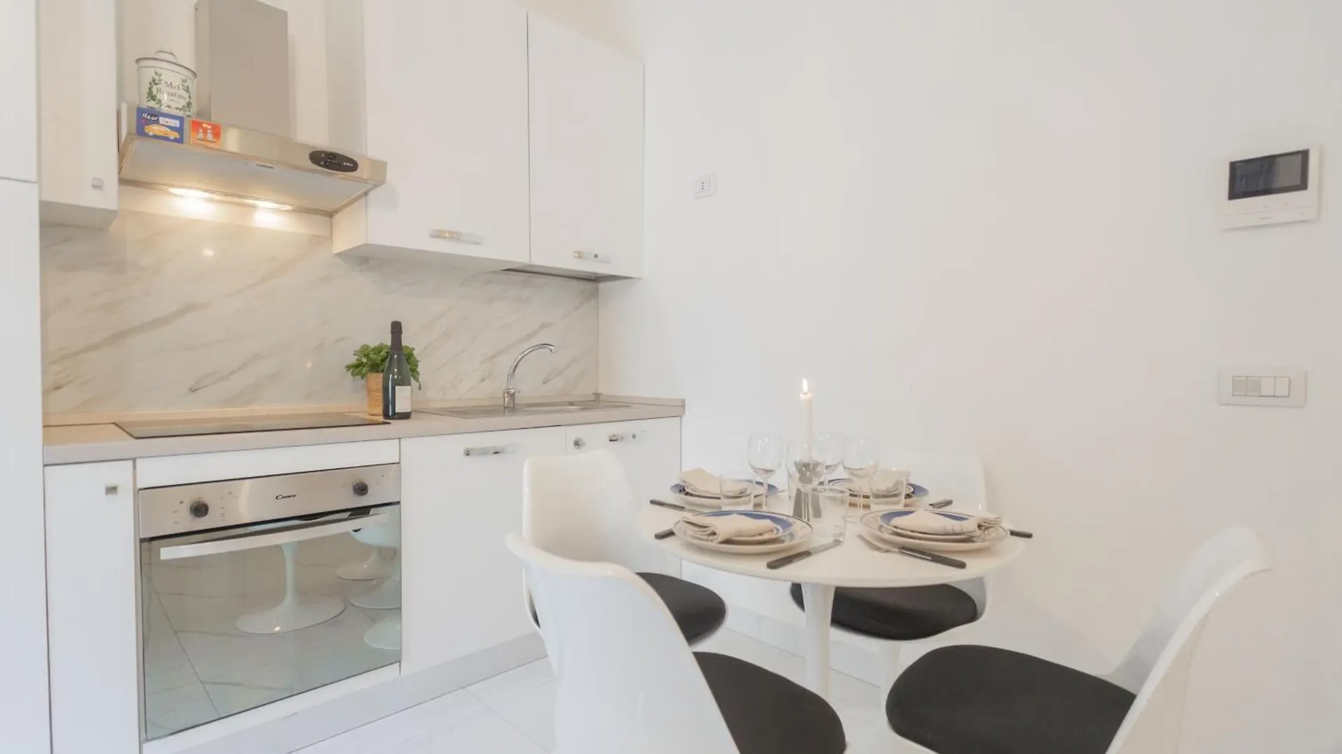 Luce Apartment By Rent All Como 0*,  Itália