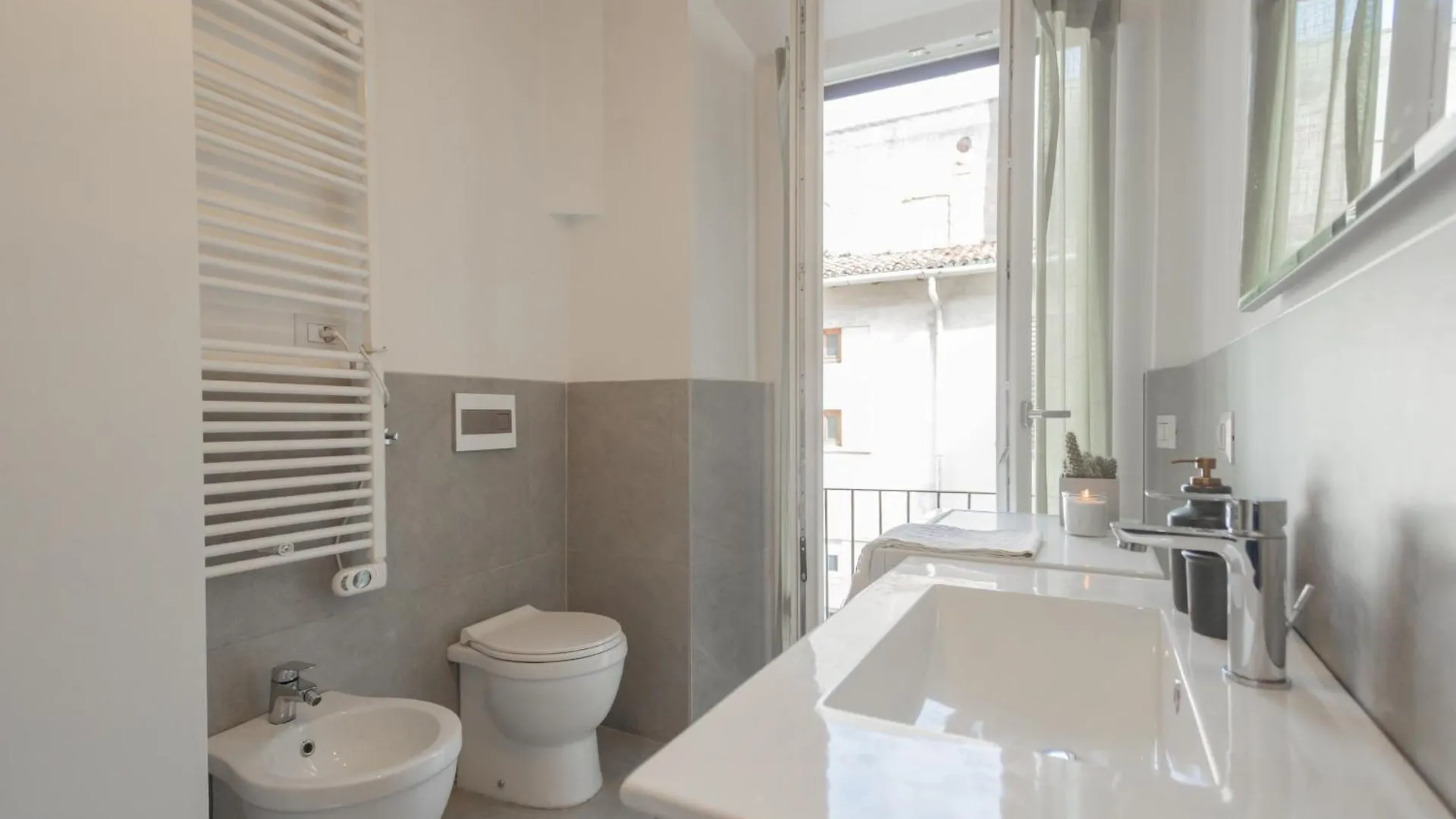 Luce Apartment By Rent All Como 0*,