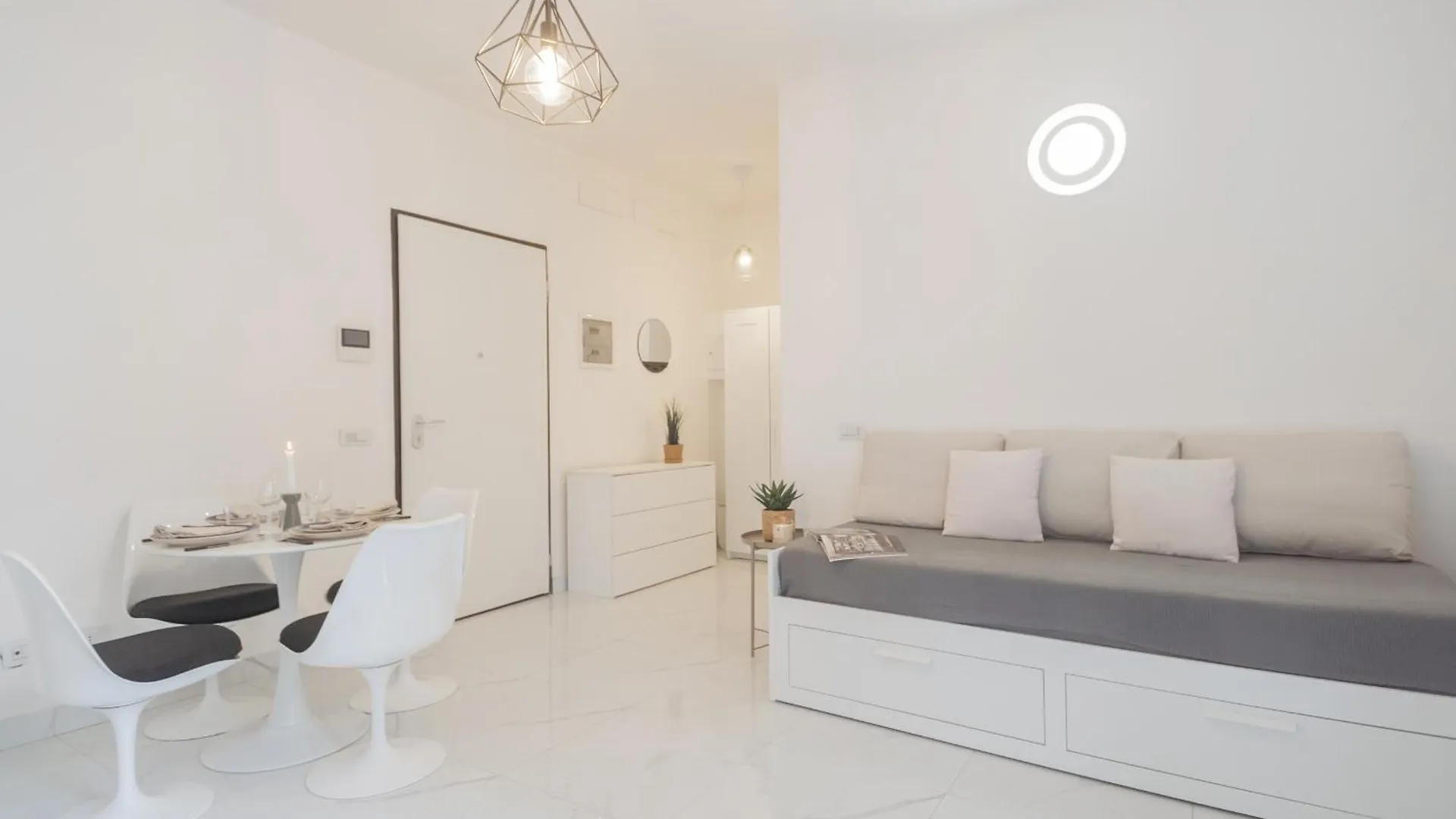 Luce Apartment By Rent All Como 0*,