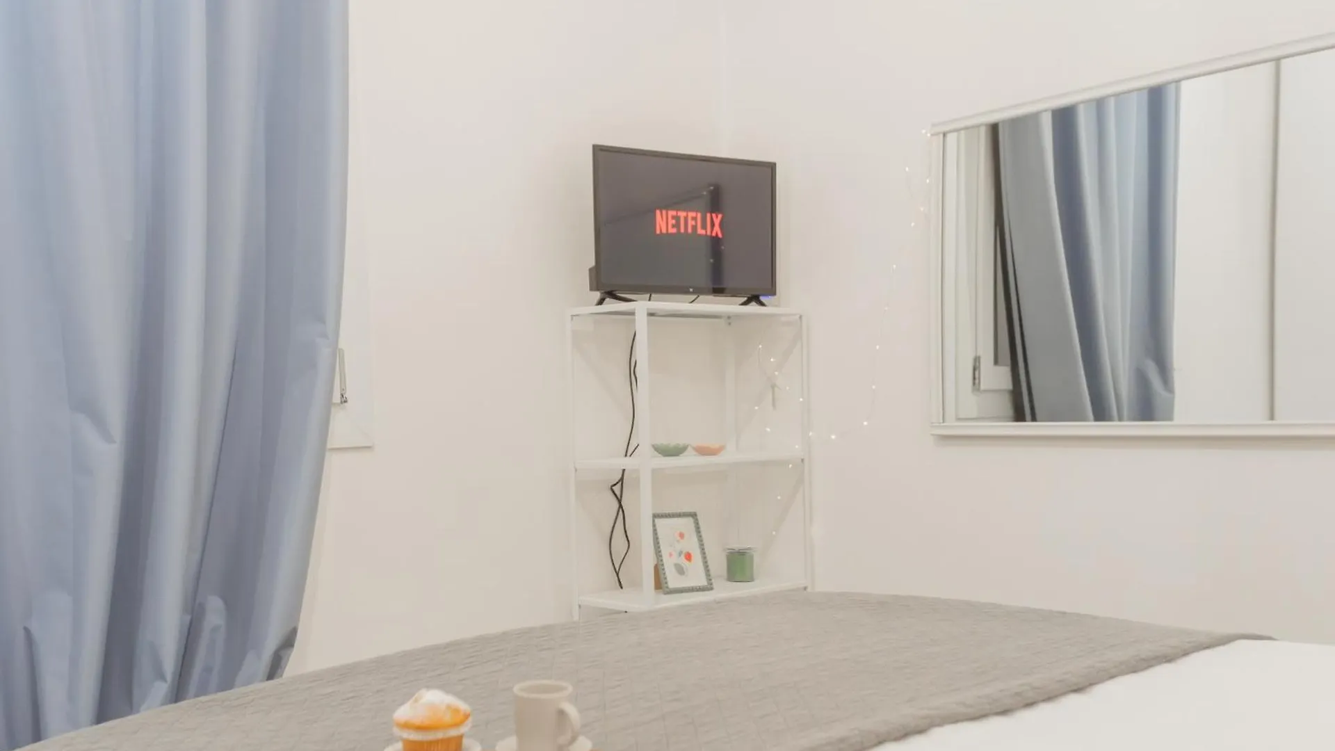 Luce Apartment By Rent All Como 0*,